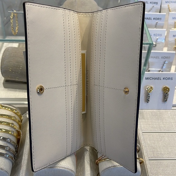 Michael Kors Reed Large Bifold Pebbled Leather Snap Wallet Card Case 
Lt Cream - Picture 10 of 16